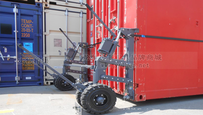 集装箱装卸搬运设备有：轮式集装箱搬运车